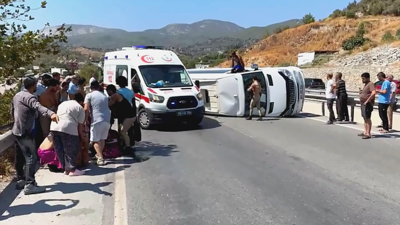 Aydın'da turist midibüsü devrildi: Birçok yaralı var!