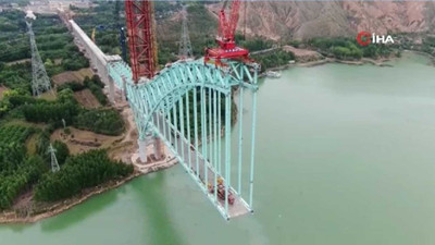 Çin'de akılalmaz kaza... inşaat halindeki köprü çöktü