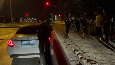Polis kovaladı şoför kaçtı... 2.31 promil alkollü şahıs trafiği tehlikeye attı