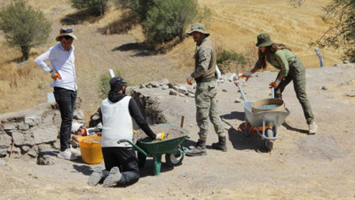Öğrenciler Selçuklu tarihine ışık tutacak kazı çalışmlarında aktif rol oynuyor