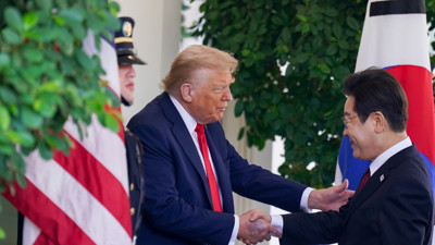 Donald Trump'ın elindeki morluk hakkında Beyaz Saray'dan açıklama