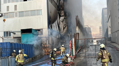 İstanbul'da korkutan yangın: Fabrika küle döndü!