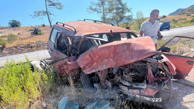 Otomobiller kafa kafaya çarpıştı: Çok sayıda yaralı var!