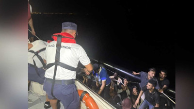 İzmir Menderes açıklarında 18 kaçak göçmen yakalandı