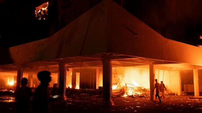 İç savaş alarmı! Halk milletvekillerinin evlerini bastı!