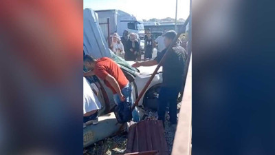 Sürücü hakimiyetini kaybetti... kaza sonucu 2 yaralı