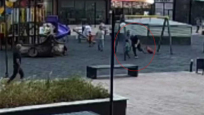 Parkta oynayan çocukları yerden yere vuran şahıs serbest kaldı