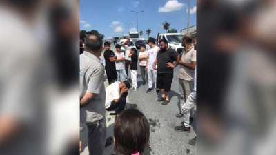 Kontrol çıkan minibüs durakta bekleyen kadına çarptı