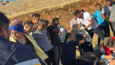 Seyir halindeki aracın tekeri patladı! Baba oğul panik yaşadı