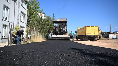 Kartepe'de asfalt serimi devam ediyor