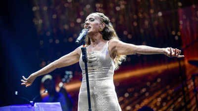 Her şey Yıldız Tilbe için! Arkadaşına basamak oldu