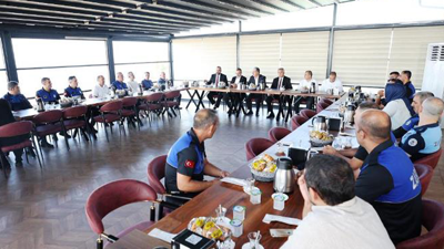 Ramazan Ömeroğlu, zabıta personeli ile kahvaltıda bir araya geldi