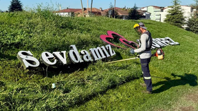 Körfez'de park ve yeşil alanlarda bakım mesaisi