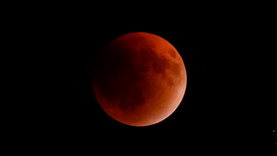 Vatandaşlar kanlı ay tutulması heyecanı yaşadı!