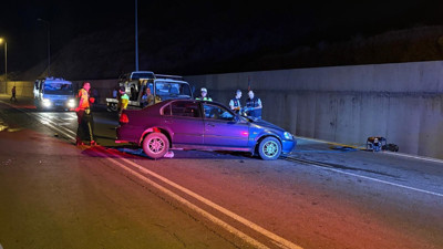 İki araç kafa kafaya çarpıştı! Acı haber geldi!