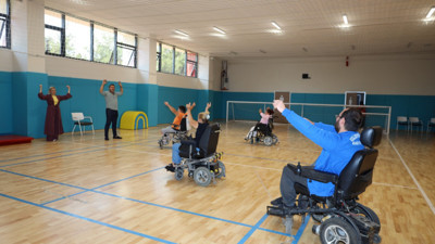 Türkiye'de bir ilk... Tekerlekli sandalyeli zeybek ekibi kuruldu