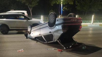 Korkunç kaza! Otomobil takla attı!