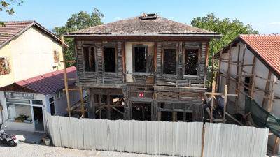 Gölcük Saraylı Meydanı’nda restorasyon çalışmaları başladı