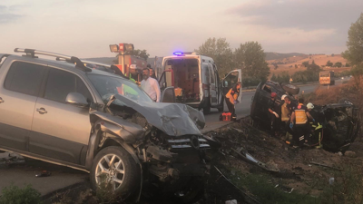 Feci kazada otomobil hurdaya döndü! Eski belediye başkanı hayatını kaybetti