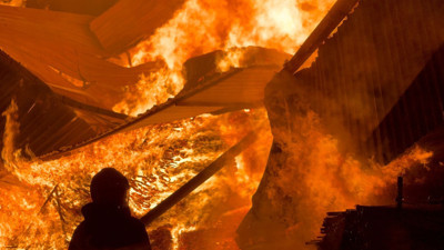 Kereste fabrikası alevlere teslim oldu!