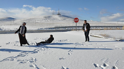 Kars'ta mevsimin ilk karı yağdı
