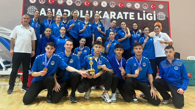 Kağıtsporlu karateciler madalya bırakmadı