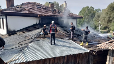 Samanlıkta çıkan yangın konağı küle çeviriyordu