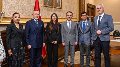 NASA'ya davet edilen öğrenciler Vali İlhami Aktaş'ı ziyaret etti