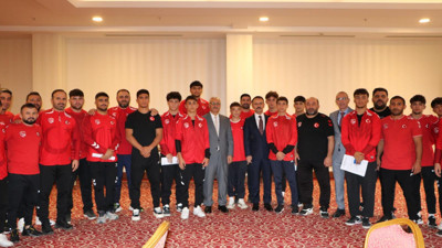 İlhami Aktaş, Milli güreşçileri ziyaret etti