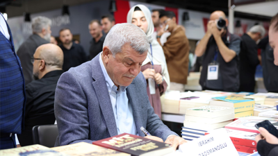 Karaosmanoğlu: Türkiye’nin ziyaretçi etkinlik ve söyleşi açısından en büyük kitap fuarındayız