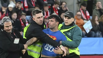 "Gazze’ye özgürlük" tişörtüyle sahaya atladı!