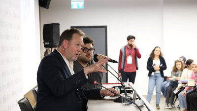 Yazar Thomas Taylor çocuklarla bir araya geldi