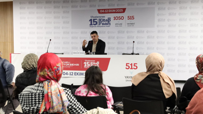 Kocaeli Kitap Fuarı birbirinden farklı konukları ile söyleşilere devam ediyor