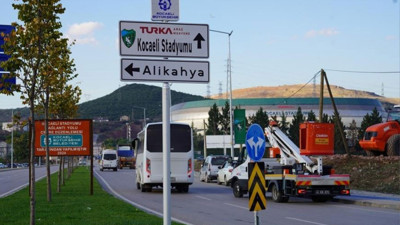 Kocaeli Stadı’nın yeni isim tabelaları monte edildi