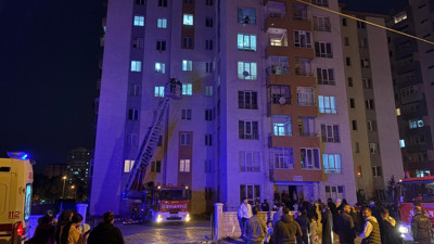 Binada yangın çıktı: Apartman sakinleri sokağa döküldü!