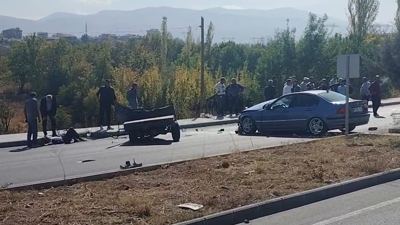 3 araç birbirine girdi: 1'i ağır 3 kişi yaralandı!