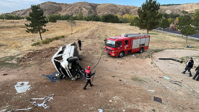 Sivas’ta korkutan kaza: İstinat duvarından aşağıya devrildi