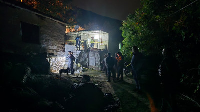 Aile faciası! Oğlunu öldürdü, eşini ağır yaraladı!