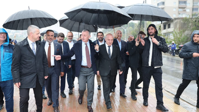 Tahir Büyükakın, Batı Yakası'nda saha gezisine çıktı