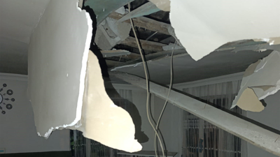 Depremde bir evin tavanı çöktü!