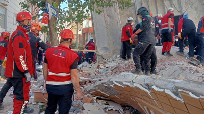 Kartepe Belediyesi ekipleri, Gebze'deki arama-kurtarma çalışmalarına katıldı