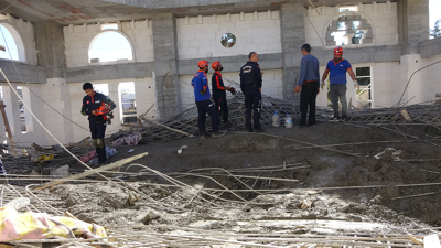 Adıyaman'da cami kubbesi çöktü!