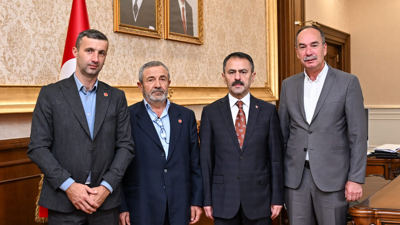 İzmit mahalle muhtarları İlhami Aktaş'ı ziyaret etti