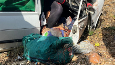 Otomobil yol kenarına uçtu!