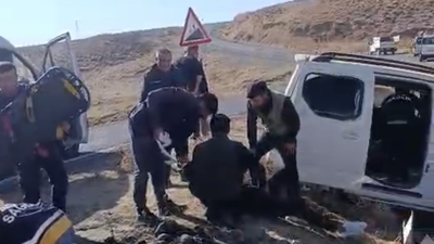 Van'da korkutan kaza: Şarampole yuvarlandı!