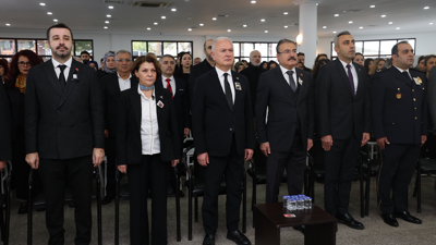 Karamürsel'de Mustafa Kemal Atatürk'e saygı duruşu!