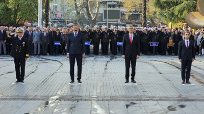 Mustafa Kemal Atatürk, Gölcük'te törenle anıldı