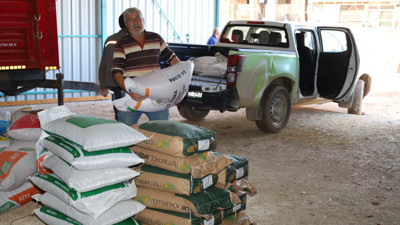 Yangın mağduru çiftçiye Kocaeli Büyükşehir Belediyesi'nden destek