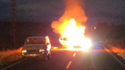 Alev alan otomobil bomba gibi patladı!