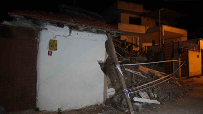 Balıkesir'de bina çöktü